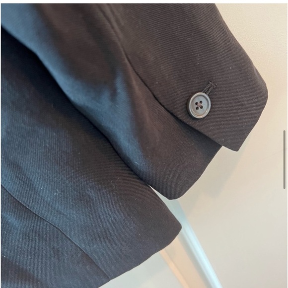 Everlane Black One Button Blazer
Size 2 - Picture 8 of 16
